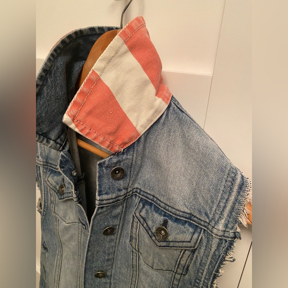 VANS Denim Vest. Jeans Vest Jacket. Size Medium Women.